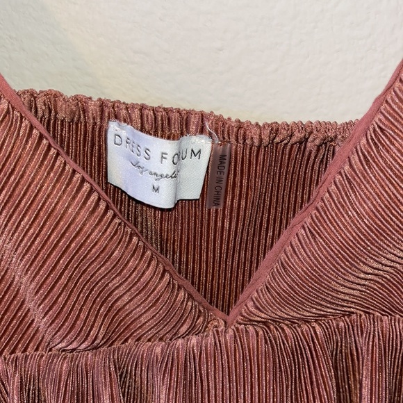 Cropped Ruffle Tank Top - Picture 2 of 3